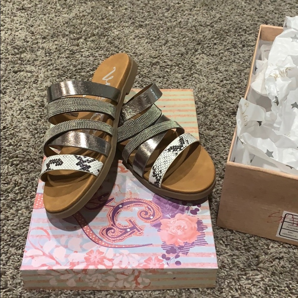 ❤️❤️❤️Super cute sandal❤️❤️❤️